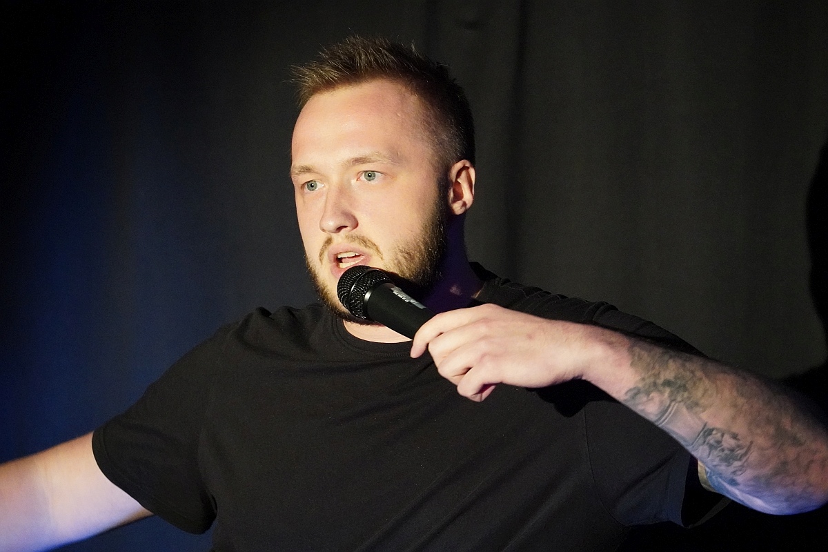 Wieczór stand up w Klubie Łubudu. Na scenie Bartosz Zalewski i Marceli Chojnacki [13.05.2024] - zdjęcie #13 - eOstroleka.pl