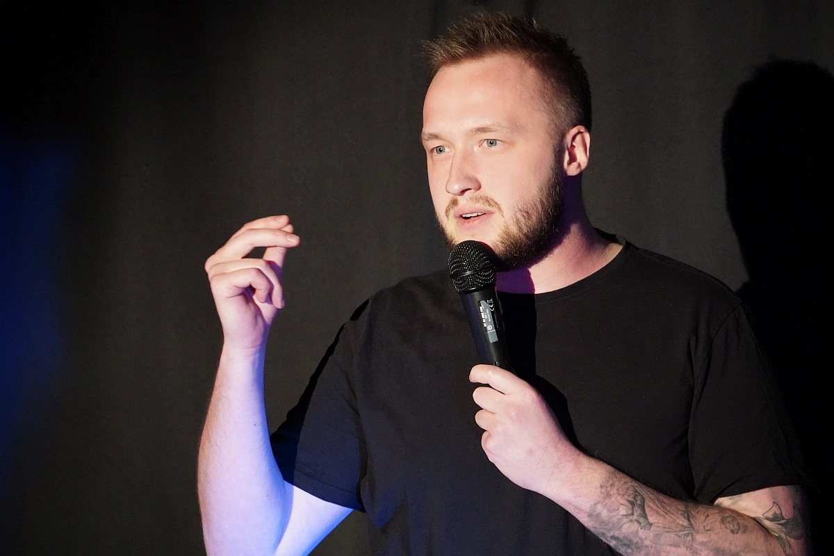 Wieczór stand up w Klubie Łubudu. Na scenie Bartosz Zalewski i Marceli Chojnacki [13.05.2024] - zdjęcie #12 - eOstroleka.pl