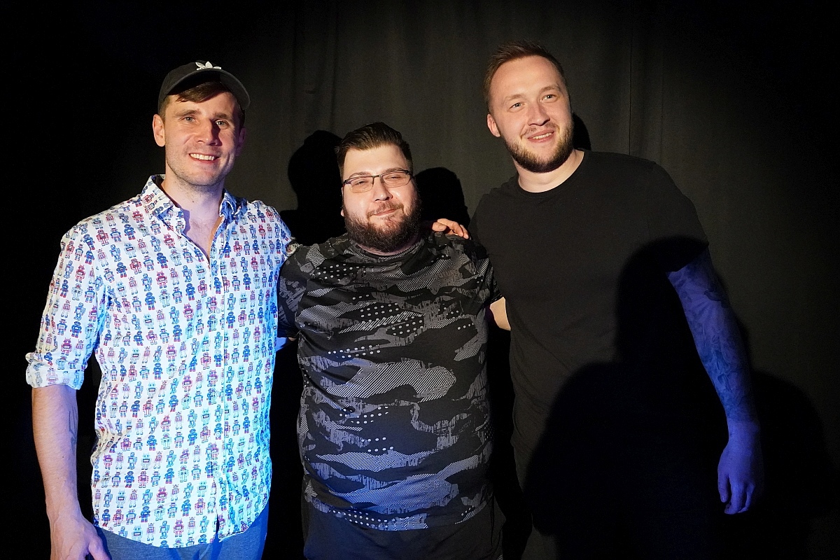 Wieczór stand up w Klubie Łubudu. Na scenie Bartosz Zalewski i Marceli Chojnacki [13.05.2024] - zdjęcie #1 - eOstroleka.pl