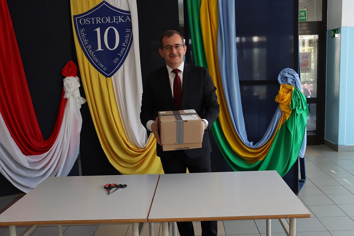 Egzamin ósmoklasisty w SP 10 w Ostrołęce [14.05.2024] - zdjęcie #69 - eOstroleka.pl