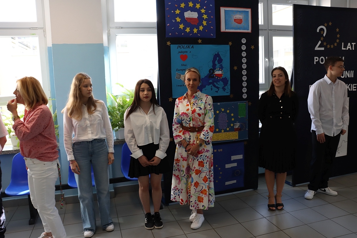 Egzamin ósmoklasisty w SP 10 w Ostrołęce [14.05.2024] - zdjęcie #64 - eOstroleka.pl