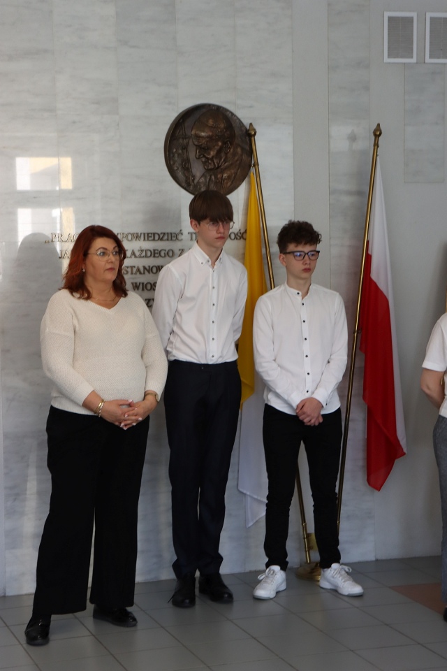 Egzamin ósmoklasisty w SP 10 w Ostrołęce [14.05.2024] - zdjęcie #49 - eOstroleka.pl