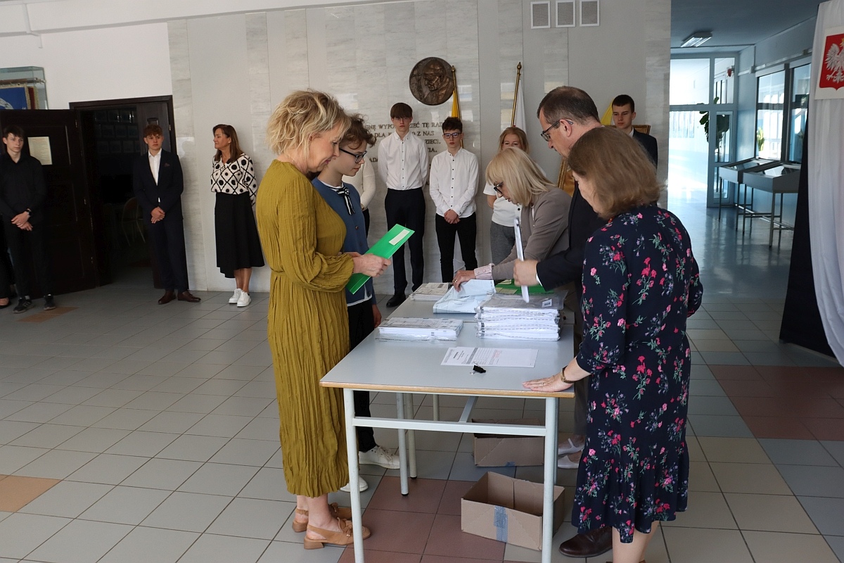 Egzamin ósmoklasisty w SP 10 w Ostrołęce [14.05.2024] - zdjęcie #46 - eOstroleka.pl