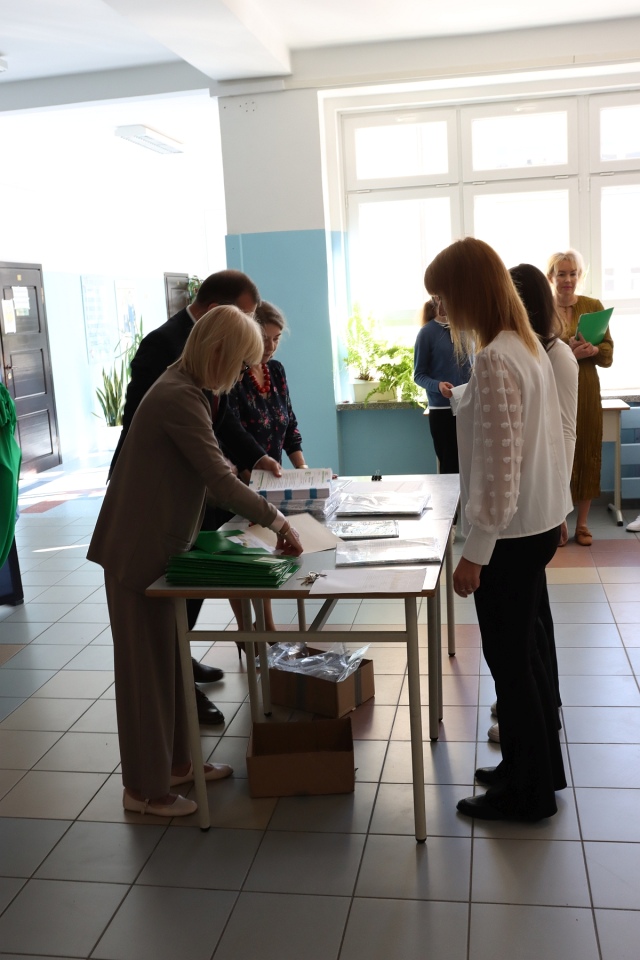 Egzamin ósmoklasisty w SP 10 w Ostrołęce [14.05.2024] - zdjęcie #32 - eOstroleka.pl