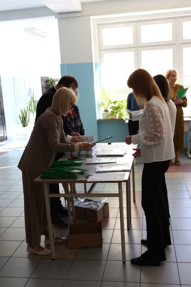Egzamin ósmoklasisty w SP 10 w Ostrołęce [14.05.2024] - zdjęcie #31 - eOstroleka.pl
