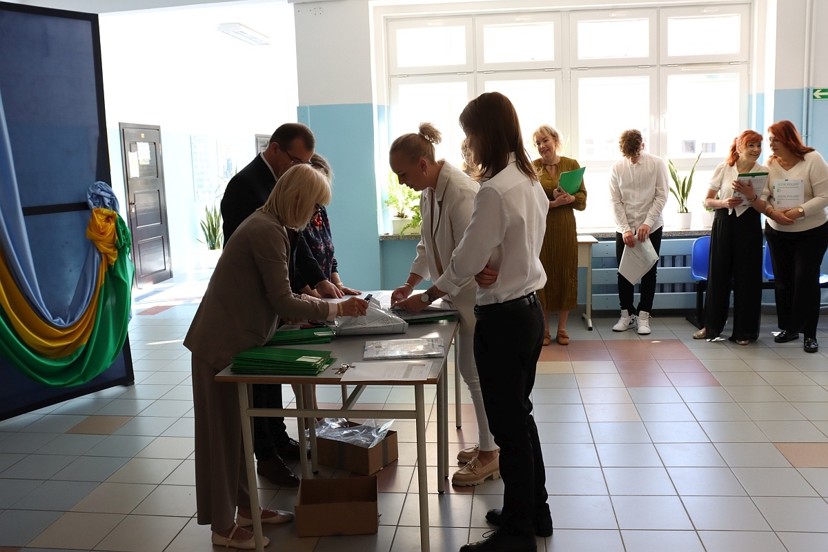 Egzamin ósmoklasisty w SP 10 w Ostrołęce [14.05.2024] - zdjęcie #28 - eOstroleka.pl