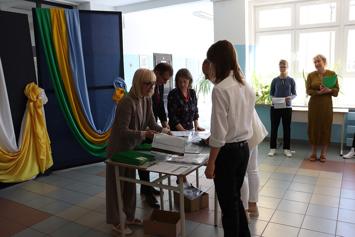 Egzamin ósmoklasisty w SP 10 w Ostrołęce [14.05.2024] - zdjęcie #27 - eOstroleka.pl