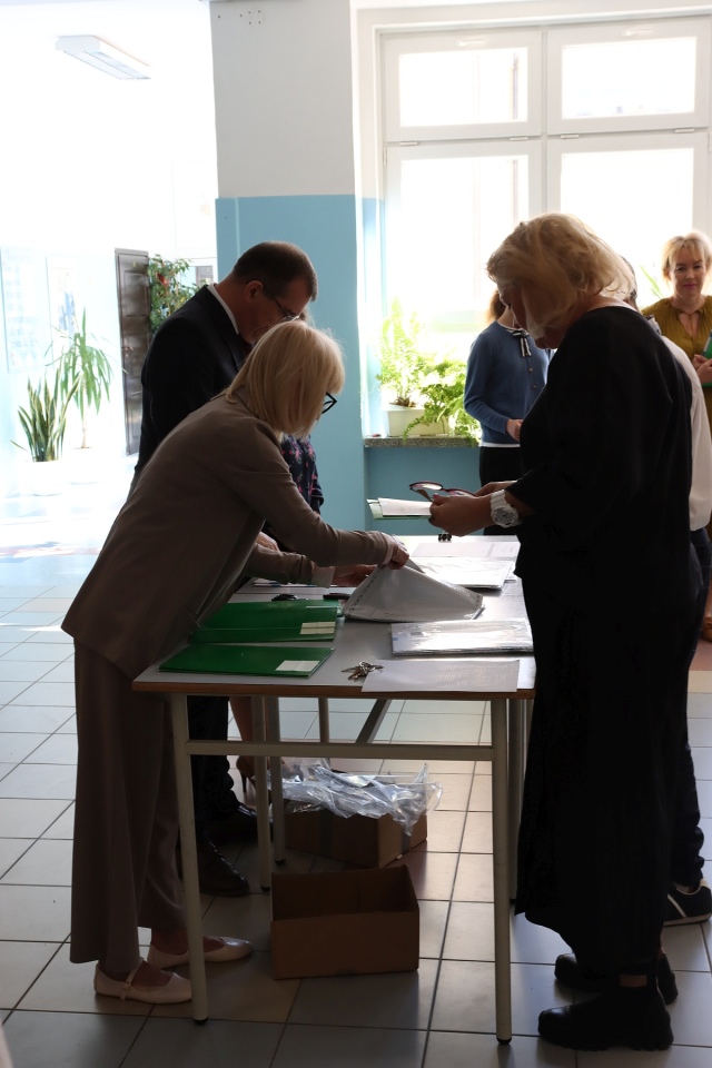 Egzamin ósmoklasisty w SP 10 w Ostrołęce [14.05.2024] - zdjęcie #19 - eOstroleka.pl