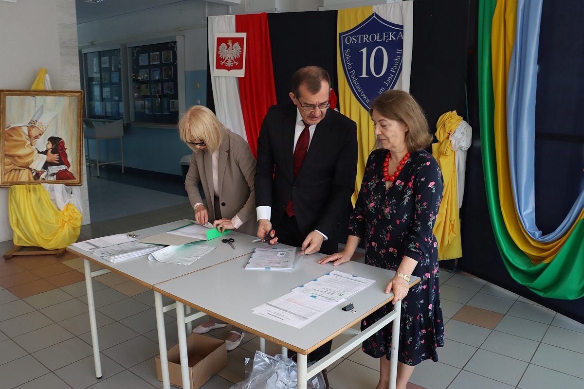 Egzamin ósmoklasisty w SP 10 w Ostrołęce [14.05.2024] - zdjęcie #8 - eOstroleka.pl