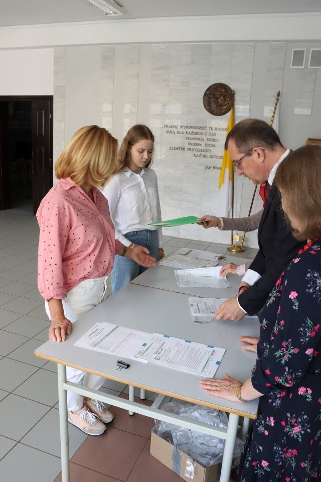 Egzamin ósmoklasisty w SP 10 w Ostrołęce [14.05.2024] - zdjęcie #7 - eOstroleka.pl