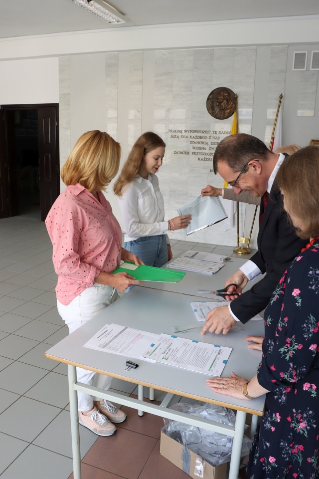 Egzamin ósmoklasisty w SP 10 w Ostrołęce [14.05.2024] - zdjęcie #5 - eOstroleka.pl