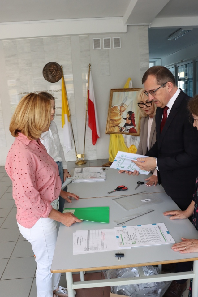 Egzamin ósmoklasisty w SP 10 w Ostrołęce [14.05.2024] - zdjęcie #4 - eOstroleka.pl