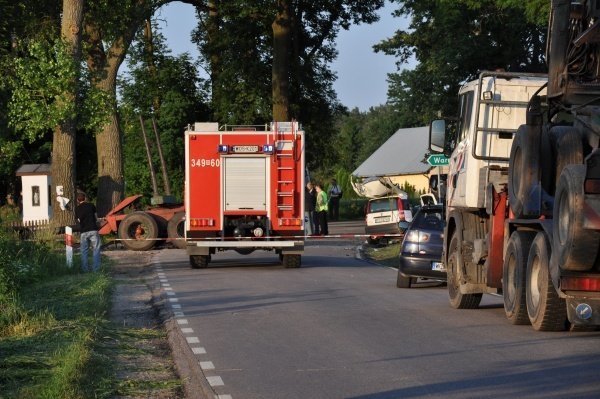 Wypadek w Dębach k. Łysych (21.06.2011) - zdjęcie #23 - eOstroleka.pl