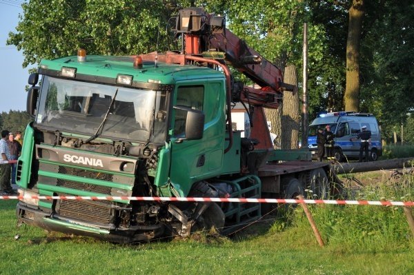 Wypadek w Dębach k. Łysych (21.06.2011) - zdjęcie #19 - eOstroleka.pl
