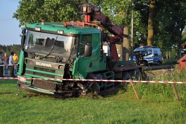 Wypadek w Dębach k. Łysych (21.06.2011) - zdjęcie #17 - eOstroleka.pl