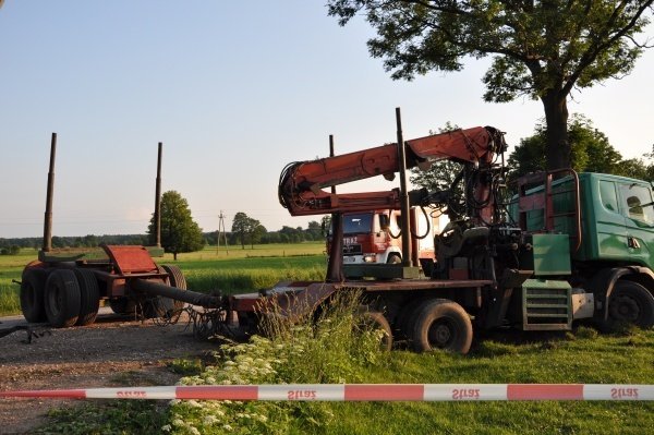 Wypadek w Dębach k. Łysych (21.06.2011) - zdjęcie #11 - eOstroleka.pl