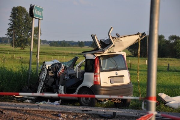 Wypadek w Dębach k. Łysych (21.06.2011) - zdjęcie #10 - eOstroleka.pl