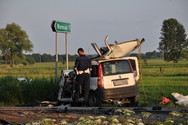 Wypadek w Dębach k. Łysych (21.06.2011) - zdjęcie #9 - eOstroleka.pl