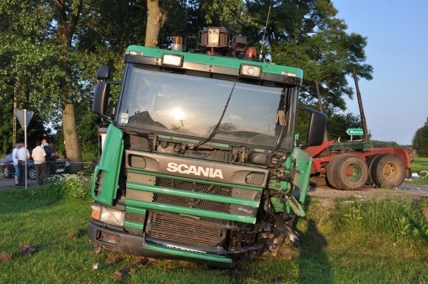 Wypadek w Dębach k. Łysych (21.06.2011) - zdjęcie #5 - eOstroleka.pl
