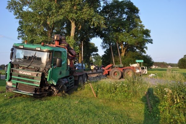 Wypadek w Dębach k. Łysych (21.06.2011) - zdjęcie #4 - eOstroleka.pl