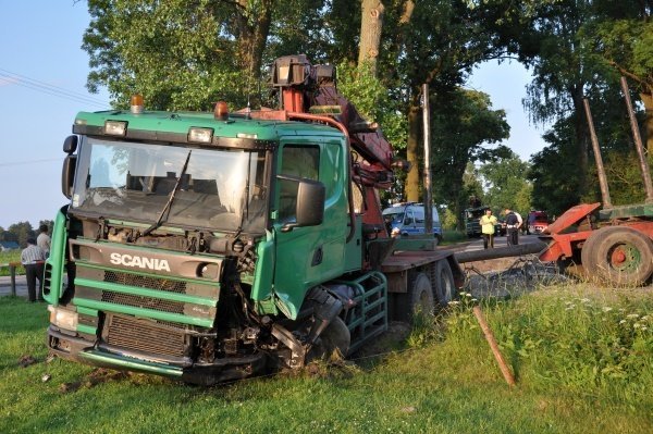 Wypadek w Dębach k. Łysych (21.06.2011) - zdjęcie #3 - eOstroleka.pl