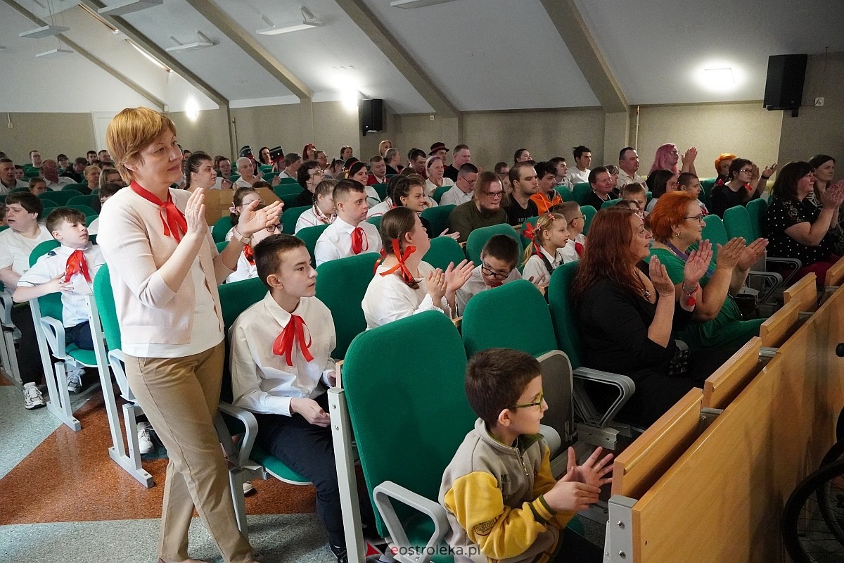 II Przegląd Teatralny Osób Niepełnosprawnych w Ostrołęce [14.05.2024] - zdjęcie #60 - eOstroleka.pl