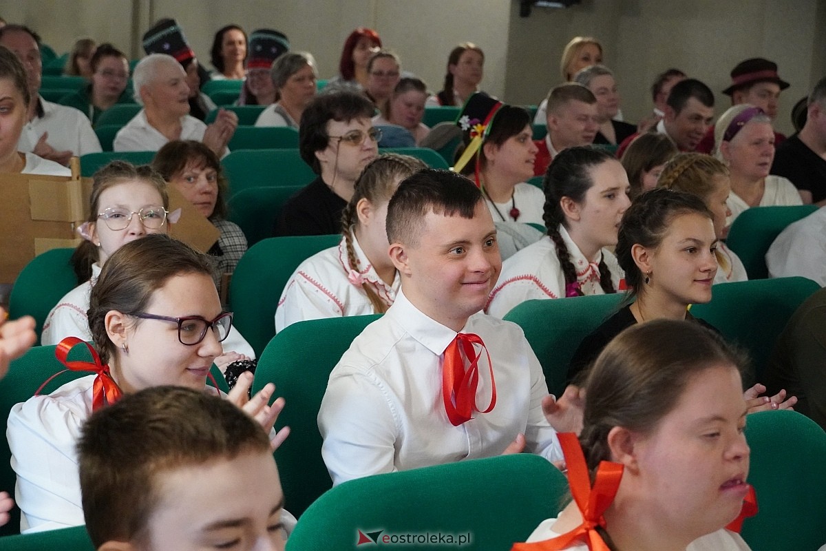 II Przegląd Teatralny Osób Niepełnosprawnych w Ostrołęce [14.05.2024] - zdjęcie #54 - eOstroleka.pl