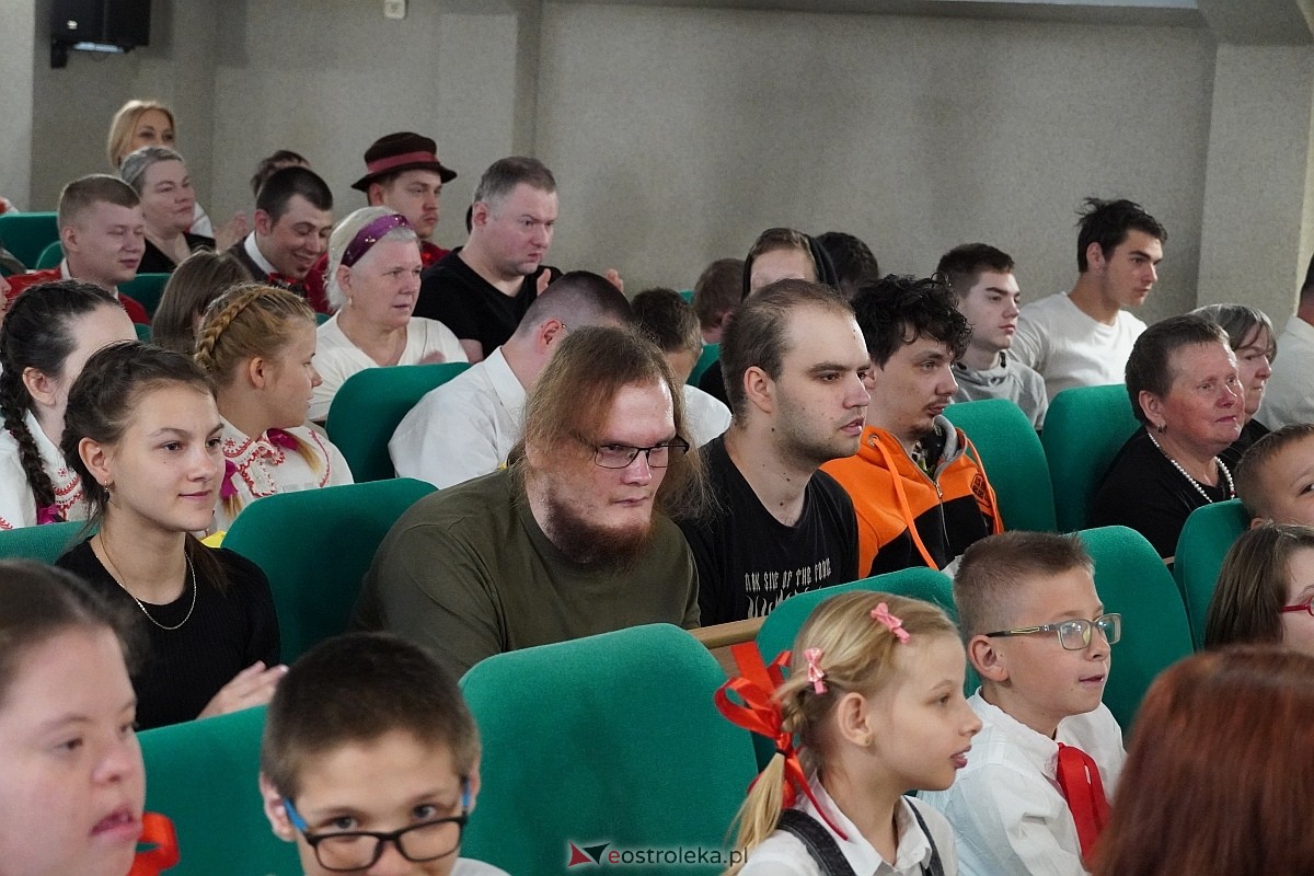 II Przegląd Teatralny Osób Niepełnosprawnych w Ostrołęce [14.05.2024] - zdjęcie #53 - eOstroleka.pl