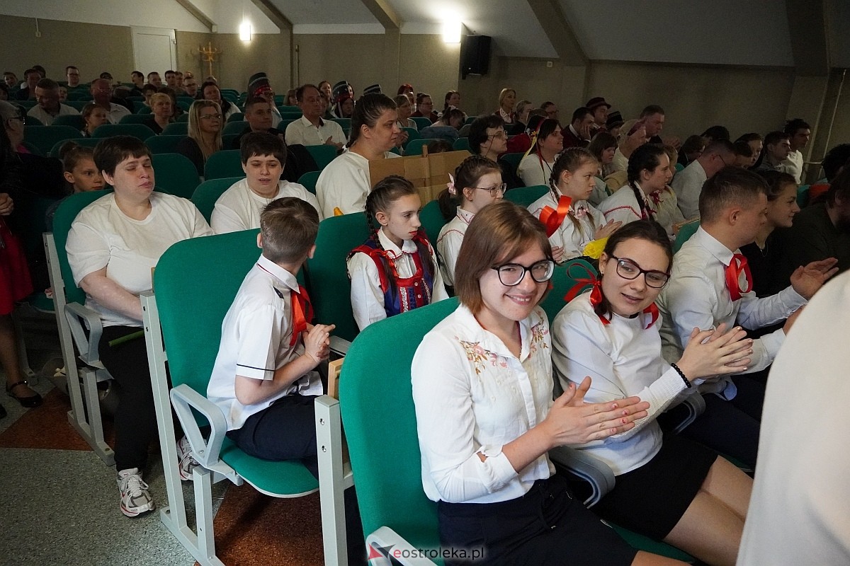 II Przegląd Teatralny Osób Niepełnosprawnych w Ostrołęce [14.05.2024] - zdjęcie #52 - eOstroleka.pl