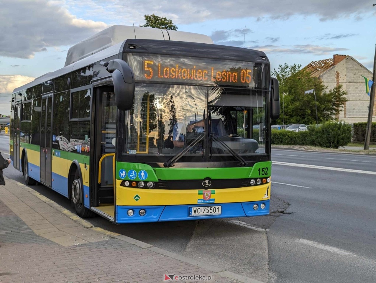 Kraksa na rondzie im. Kupiszewskiego w Ostrołęce [14.05.2024] - zdjęcie #5 - eOstroleka.pl