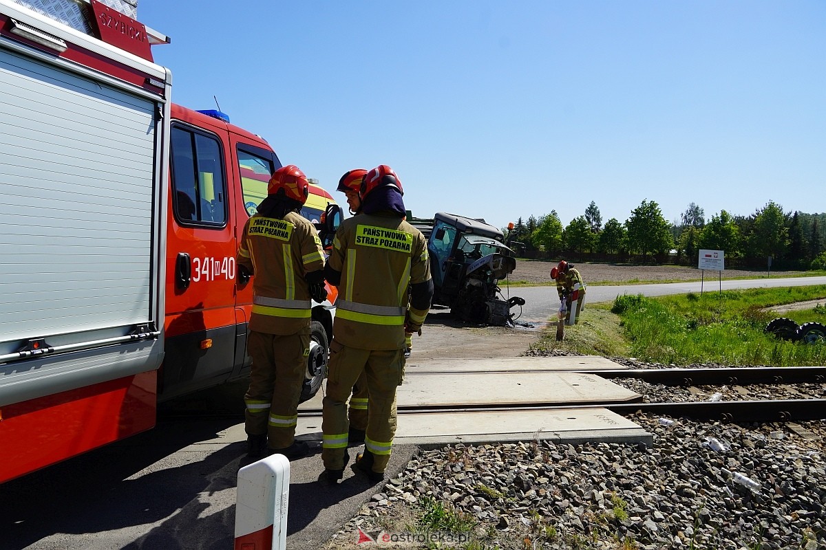 Wypadek na przejeździe kolejowym w Czarnowcu [17.05.2024] - zdjęcie #41 - eOstroleka.pl