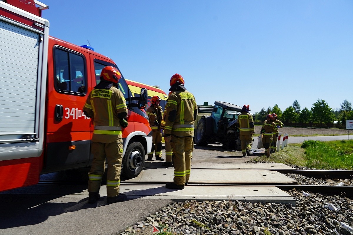 Wypadek na przejeździe kolejowym w Czarnowcu [17.05.2024] - zdjęcie #5 - eOstroleka.pl