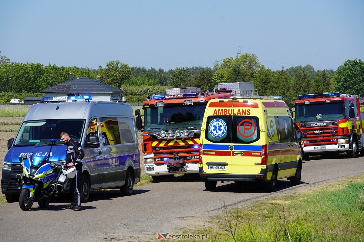 Wypadek na przejeździe kolejowym w Czarnowcu [17.05.2024] - zdjęcie #11 - eOstroleka.pl