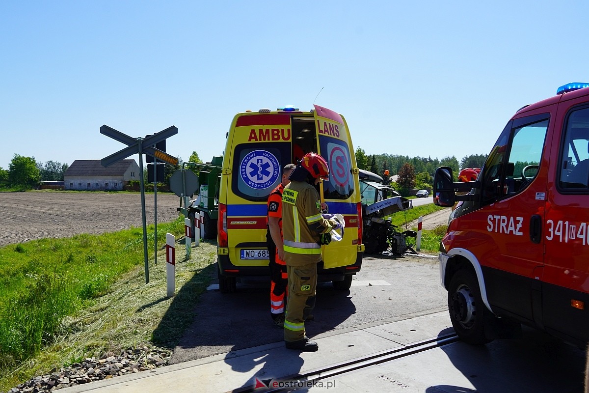 Wypadek na przejeździe kolejowym w Czarnowcu [17.05.2024] - zdjęcie #14 - eOstroleka.pl