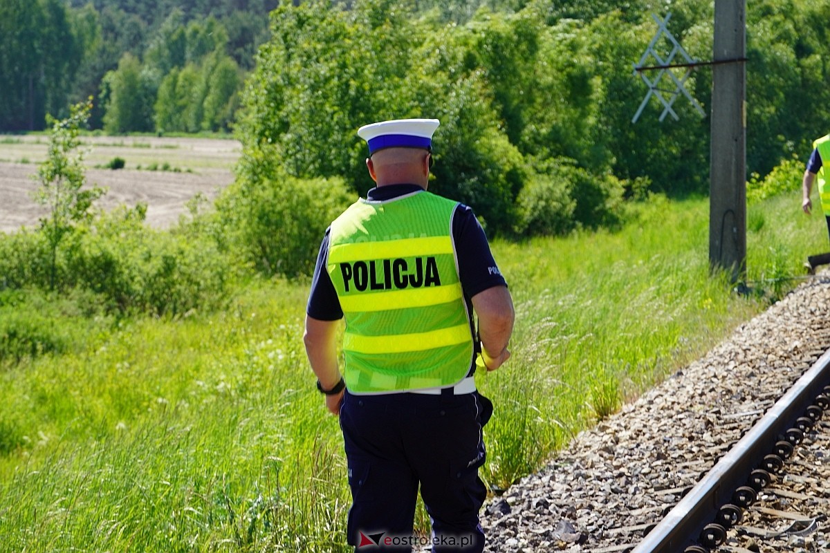 Wypadek na przejeździe kolejowym w Czarnowcu [17.05.2024] - zdjęcie #23 - eOstroleka.pl