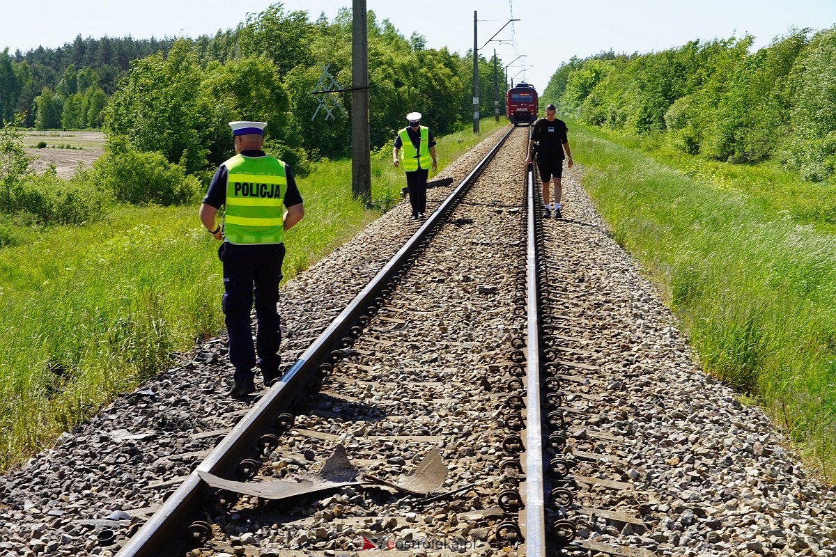 Wypadek na przejeździe kolejowym w Czarnowcu [17.05.2024] - zdjęcie #21 - eOstroleka.pl