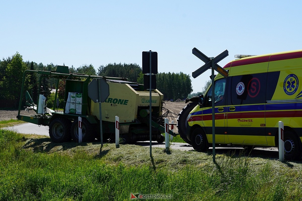 Wypadek na przejeździe kolejowym w Czarnowcu [17.05.2024] - zdjęcie #7 - eOstroleka.pl