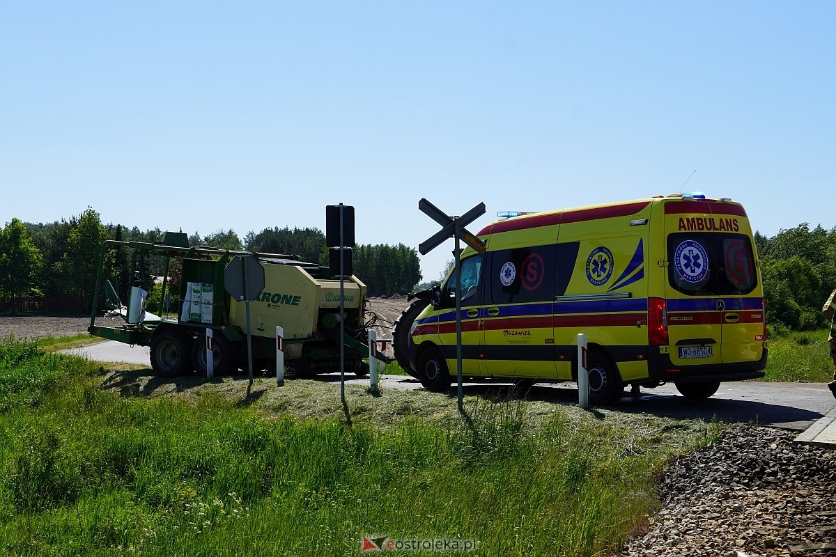 Wypadek na przejeździe kolejowym w Czarnowcu [17.05.2024] - zdjęcie #6 - eOstroleka.pl