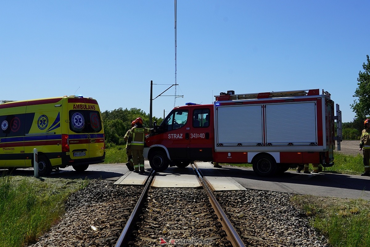 Wypadek na przejeździe kolejowym w Czarnowcu [17.05.2024] - zdjęcie #3 - eOstroleka.pl