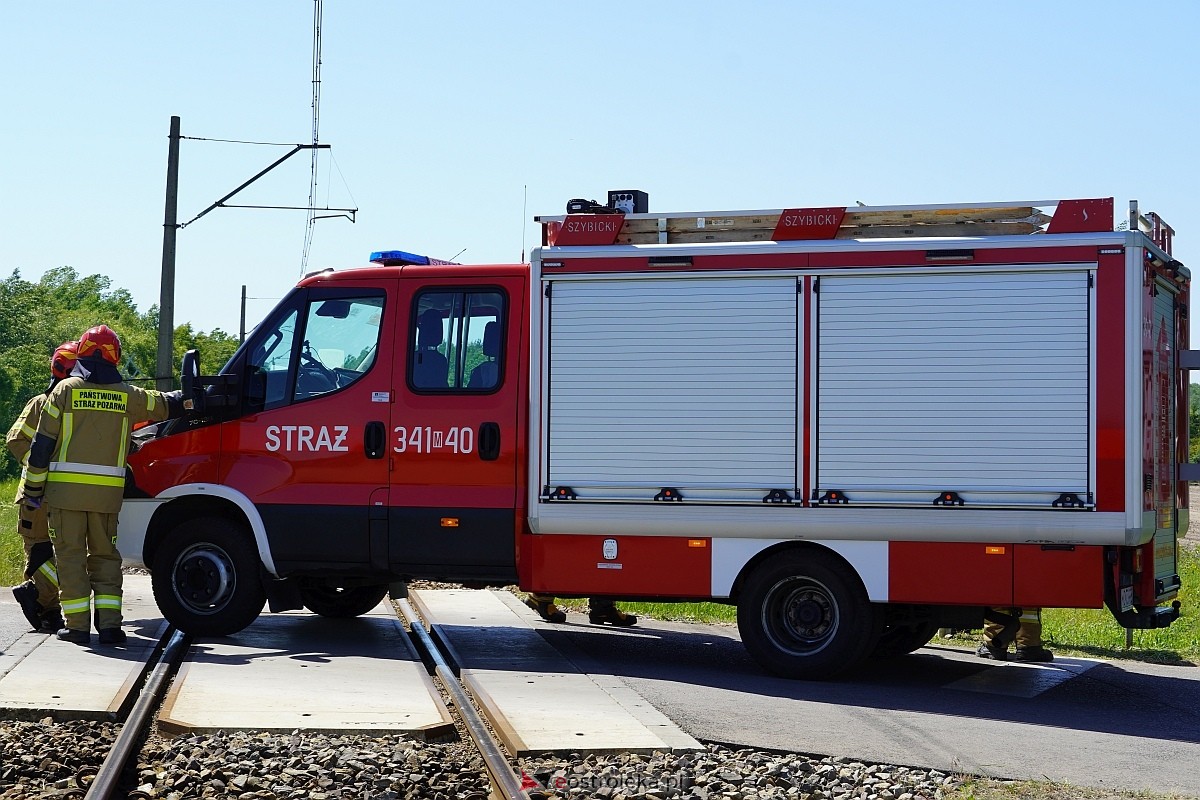 Wypadek na przejeździe kolejowym w Czarnowcu [17.05.2024] - zdjęcie #2 - eOstroleka.pl