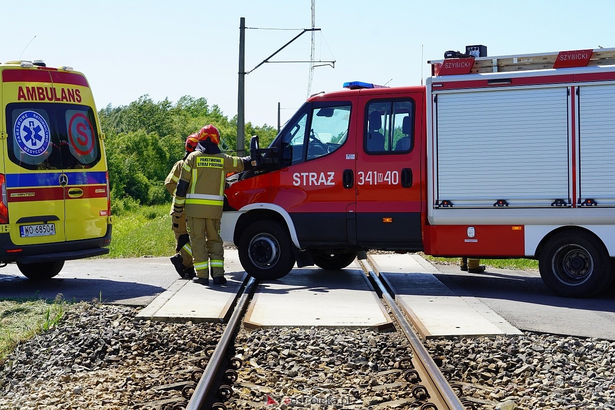 Wypadek na przejeździe kolejowym w Czarnowcu [17.05.2024] - zdjęcie #1 - eOstroleka.pl