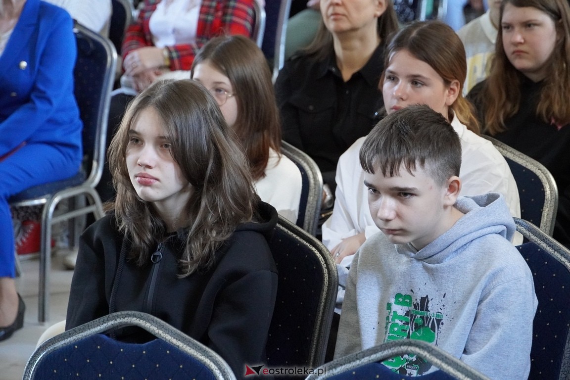 Konkurs recytatorski Najpiękniejsze wiersze Czesława Miłosza w hołdzie św. Janowi Pawłowi II [17.05.2024] - zdjęcie #43 - eOstroleka.pl