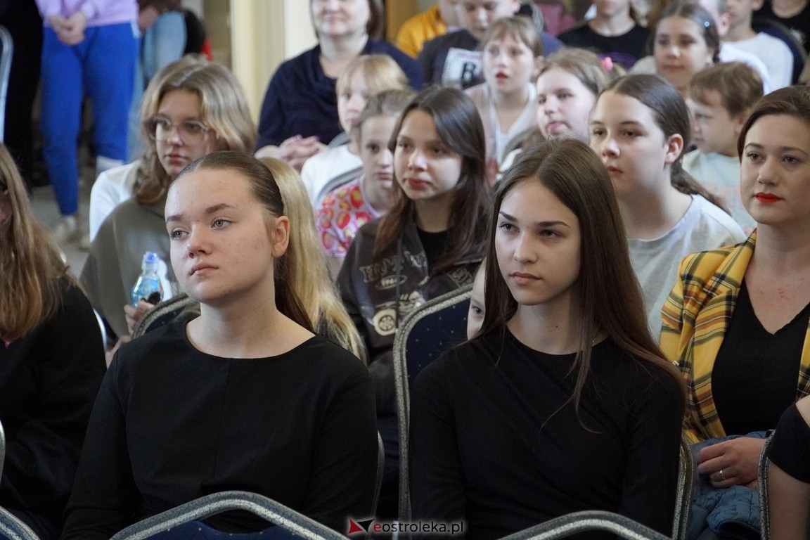 Konkurs recytatorski Najpiękniejsze wiersze Czesława Miłosza w hołdzie św. Janowi Pawłowi II [17.05.2024] - zdjęcie #42 - eOstroleka.pl
