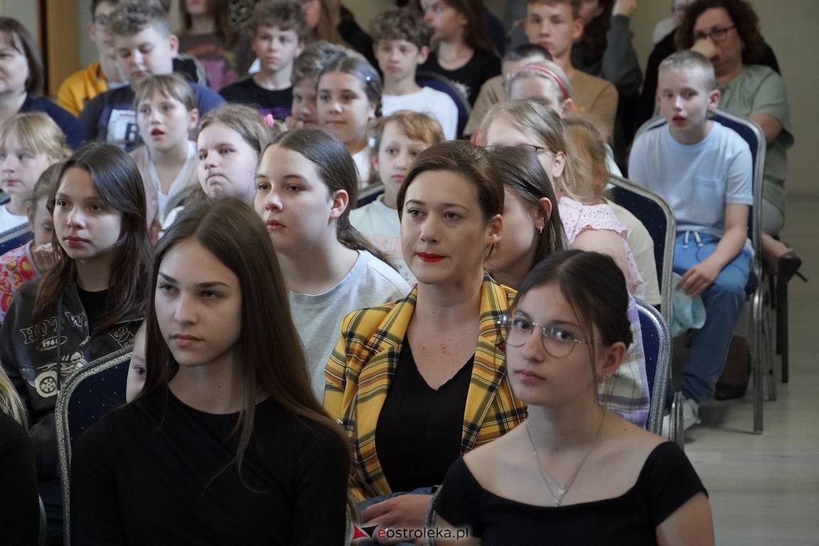 Konkurs recytatorski Najpiękniejsze wiersze Czesława Miłosza w hołdzie św. Janowi Pawłowi II [17.05.2024] - zdjęcie #41 - eOstroleka.pl