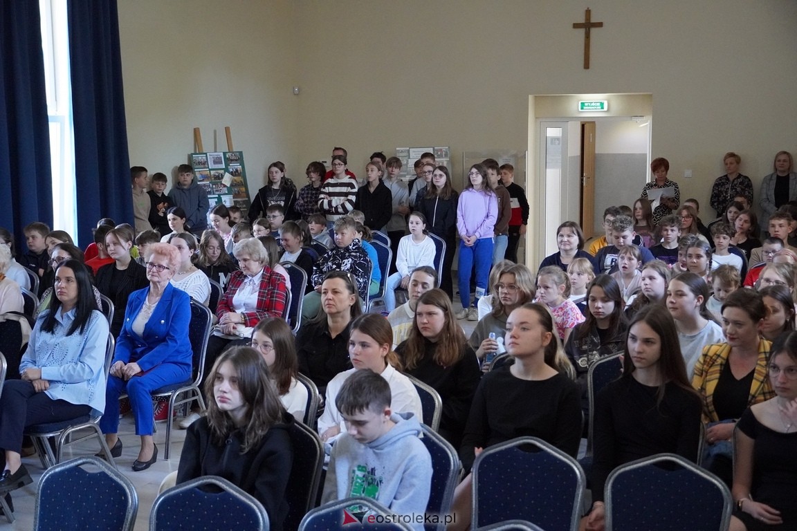 Konkurs recytatorski Najpiękniejsze wiersze Czesława Miłosza w hołdzie św. Janowi Pawłowi II [17.05.2024] - zdjęcie #37 - eOstroleka.pl