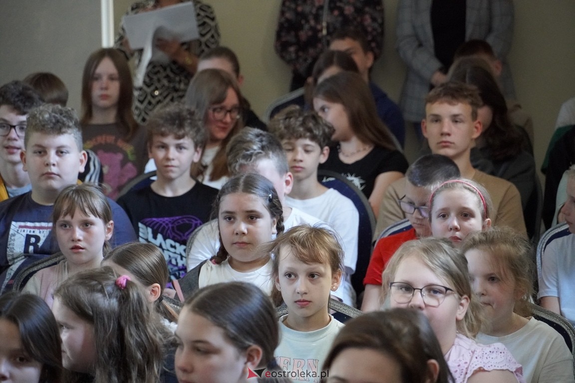 Konkurs recytatorski Najpiękniejsze wiersze Czesława Miłosza w hołdzie św. Janowi Pawłowi II [17.05.2024] - zdjęcie #28 - eOstroleka.pl