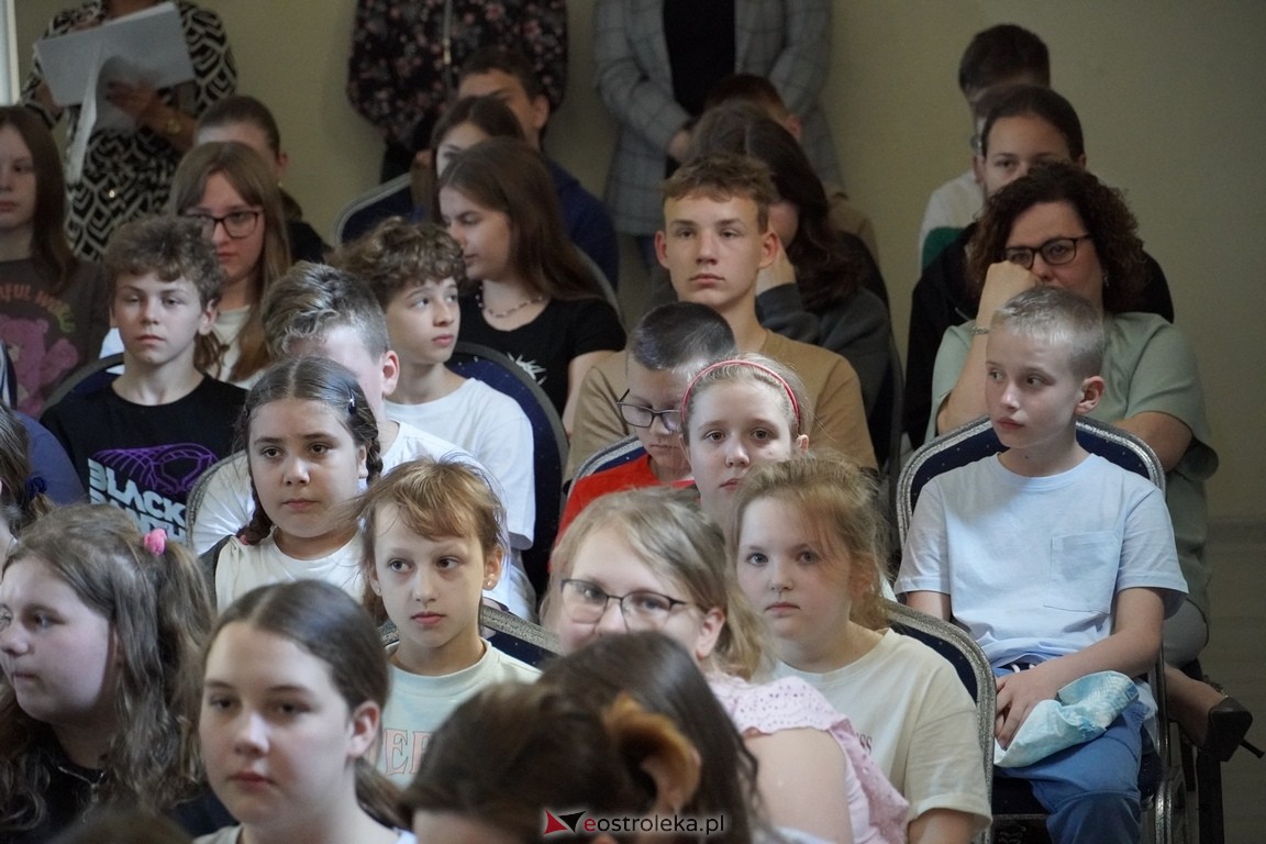 Konkurs recytatorski Najpiękniejsze wiersze Czesława Miłosza w hołdzie św. Janowi Pawłowi II [17.05.2024] - zdjęcie #27 - eOstroleka.pl