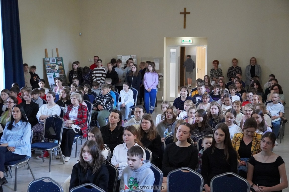 Konkurs recytatorski Najpiękniejsze wiersze Czesława Miłosza w hołdzie św. Janowi Pawłowi II [17.05.2024] - zdjęcie #24 - eOstroleka.pl