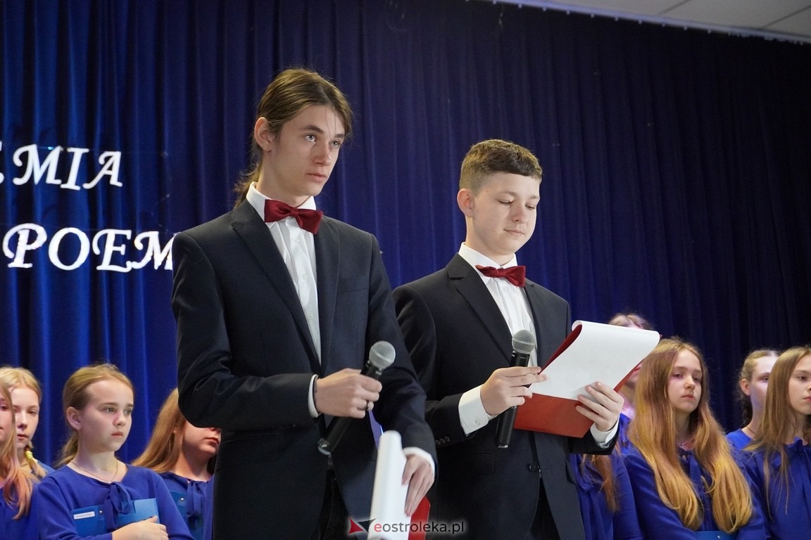 Konkurs recytatorski Najpiękniejsze wiersze Czesława Miłosza w hołdzie św. Janowi Pawłowi II [17.05.2024] - zdjęcie #6 - eOstroleka.pl