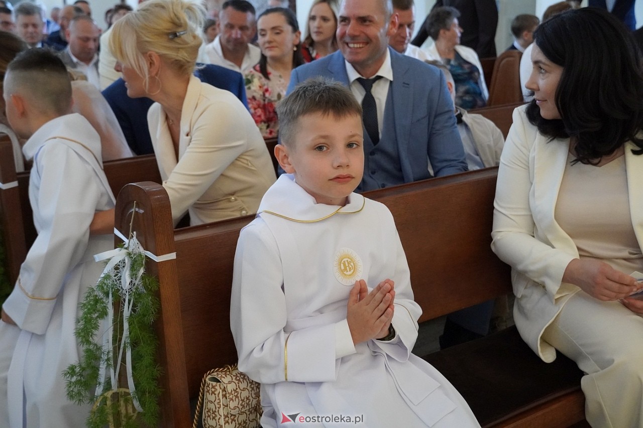 Pierwsza komunia Święta w kościele pw. św. Franciszka z Asyżu w Ostrołęce [18.05.2024] - zdjęcie #3 - eOstroleka.pl